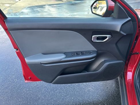 Used 2025 Kia K4 LXS image 28