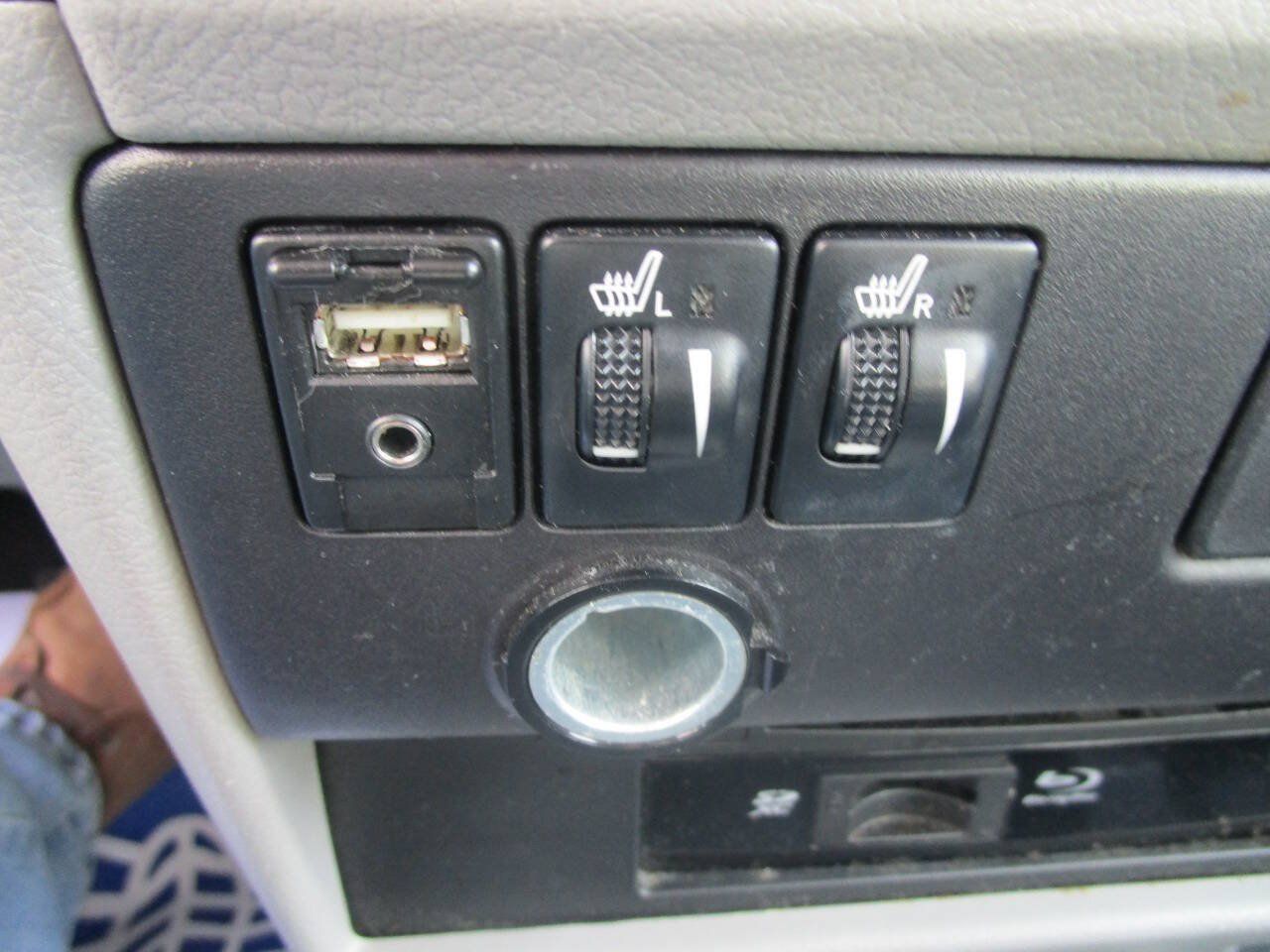 Used 2015 Toyota Sienna XLE Premium FWD image 17