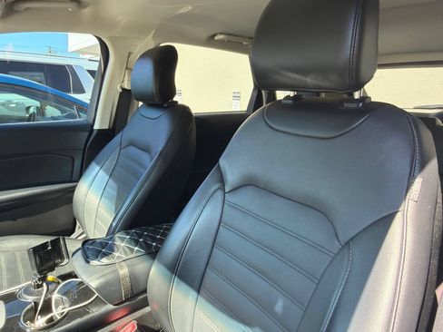 Used 2017 Ford Edge SEL w/ Equipment Group 201A AWD/4WD image 8