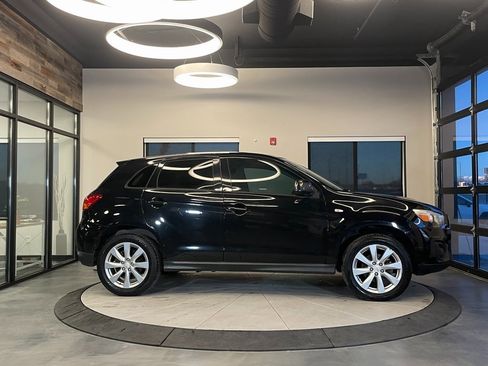 Used 2015 Mitsubishi Outlander Sport ES image 2