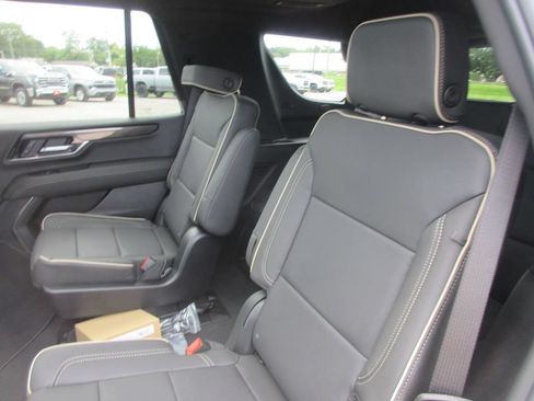 New 2026 GMC Yukon Elevation w/ Elevation Premium Package AWD/4WD image 12