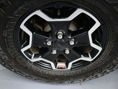 Used 2018 Jeep Wrangler Unlimited Sport S image 40