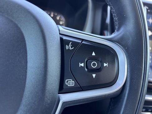 Used 2019 Volvo XC60 T5 Momentum w/ Multimedia Package image 28