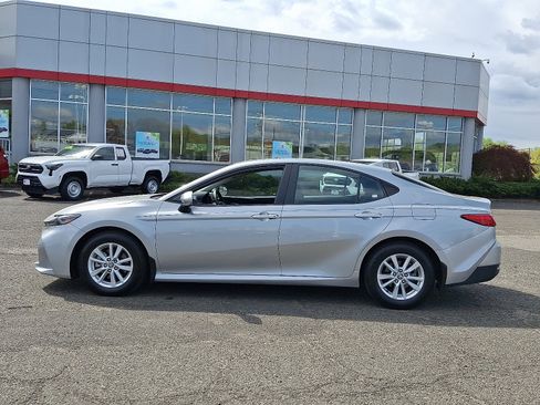 Certified 2025 Toyota Camry LE image 4