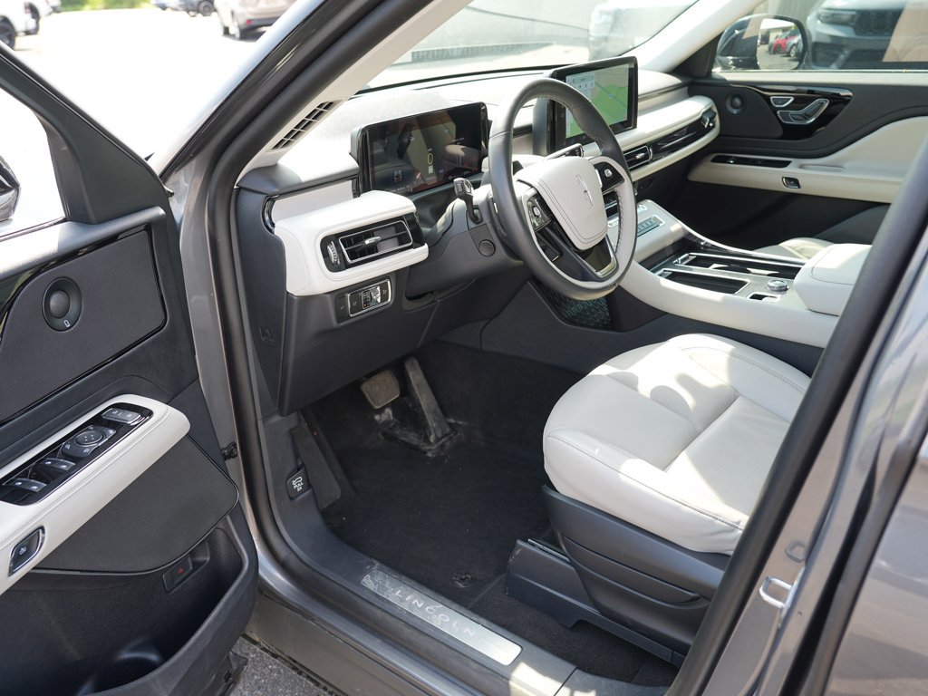 Used 2025 Lincoln Aviator Reserve w/ Illumination Package AWD/4WD image 13