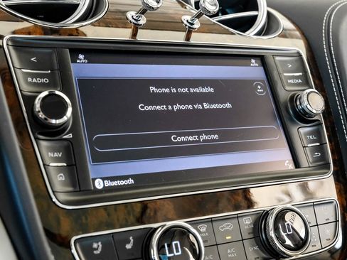 Used 2019 Bentley Bentayga AWD/4WD image 39