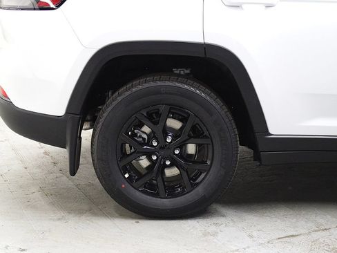 New 2026 Jeep Grand Cherokee Altitude AWD/4WD image 37