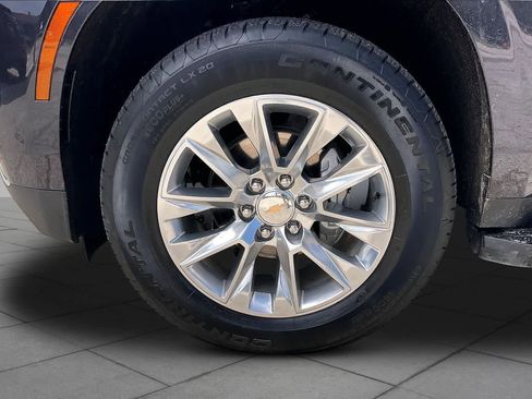 Used 2025 Chevrolet Suburban Premier RWD image 11