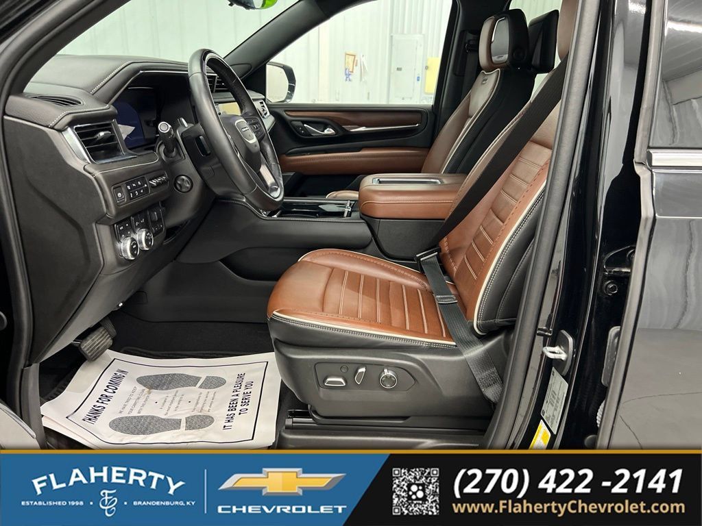 Used 2023 GMC Yukon XL Denali Ultimate AWD/4WD image 9