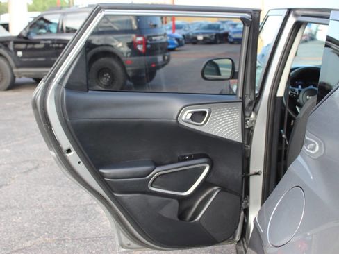 Used 2025 Kia Soul LX w/ LX Technology Package FWD image 16