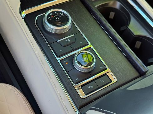 New 2024 Ford Expedition Max Platinum image 18