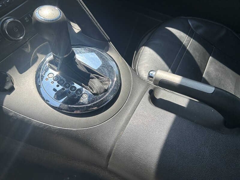 Used 2008 Pontiac Solstice Convertible w/ Premium Package RWD image 9