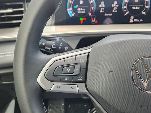 New 2026 Volkswagen Tiguan SE AWD/4WD image 17