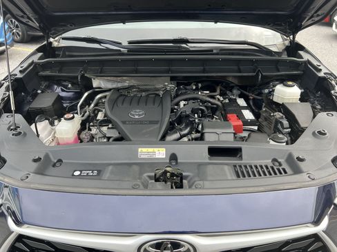 Used 2023 Toyota Highlander XLE AWD/4WD image 28