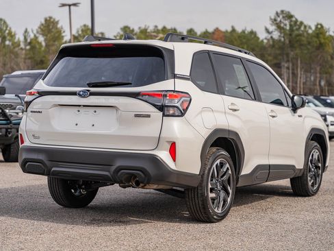 Used 2025 Subaru Forester Premium image 8