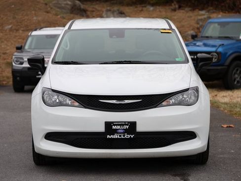 Used 2024 Chrysler Voyager LX image 5