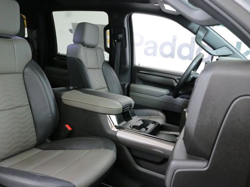 Used 2025 Chevrolet Silverado 2500 ZR2 w/ Technology Package image 29