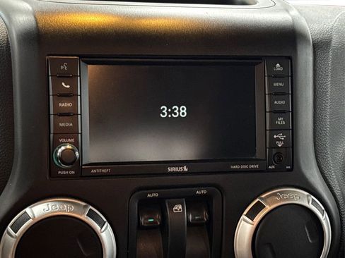 Used 2015 Jeep Wrangler Rubicon w/ Power Convenience Group image 15