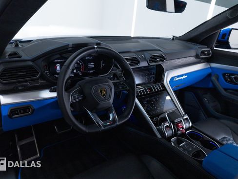 Used 2022 Lamborghini Urus AWD/4WD image 24