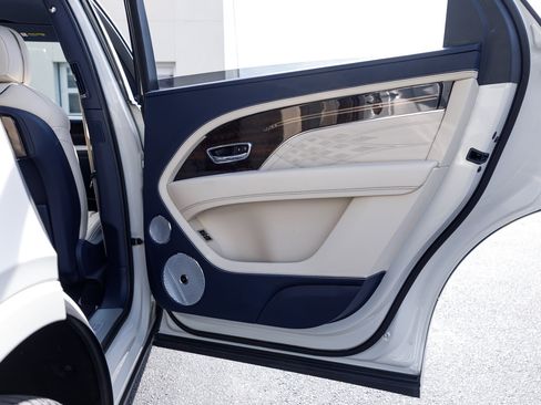 Used 2023 Bentley Bentayga Extended Wheelbase image 50