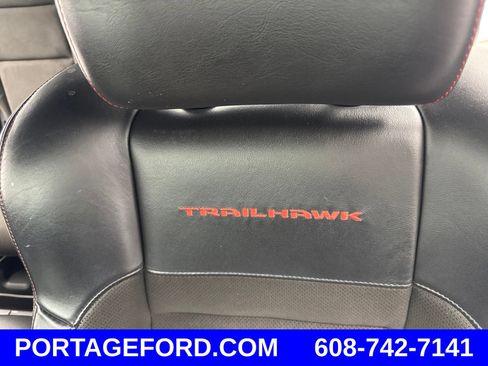 Used 2018 Jeep Grand Cherokee Trailhawk AWD/4WD image 9