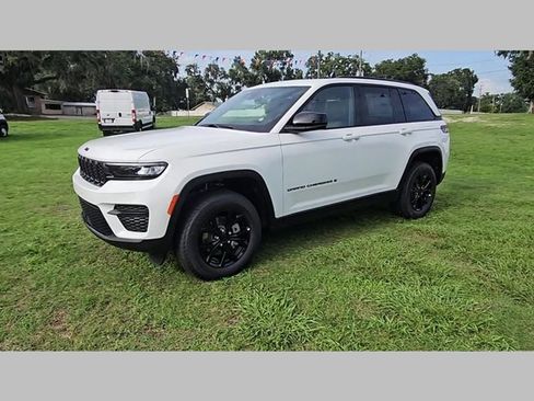 New 2025 Jeep Grand Cherokee Altitude image 33