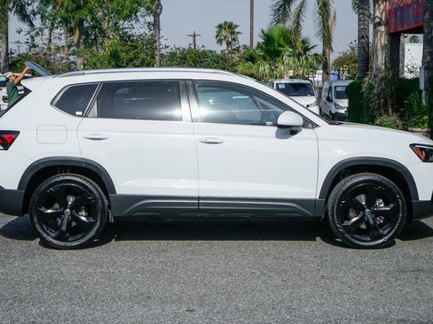 Used 2025 Volkswagen Taos SEL AWD/4WD image 10