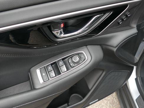 Certified 2025 Subaru Outback Touring AWD/4WD image 13