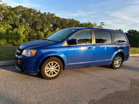 Used 2020 Dodge Grand Caravan SXT FWD image 2