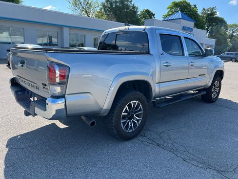 Used 2023 Toyota Tacoma TRD Sport w/ Technology Package AWD/4WD image 3