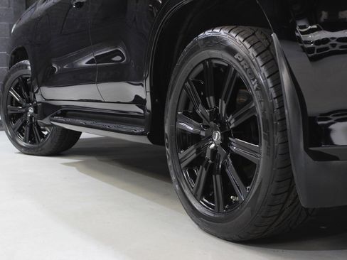 Used 2019 Lexus LX 570 4WD w/ Inspiration Series image 16