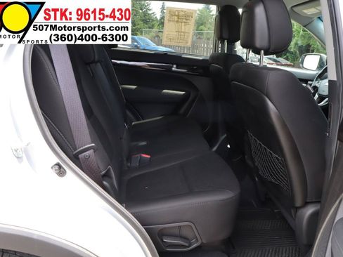 Used 2015 Kia Sorento LX AWD/4WD image 15