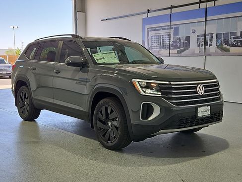 New 2026 Volkswagen Atlas SE FWD image 2