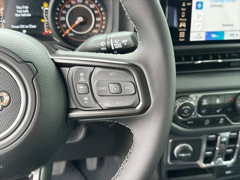 Certified 2025 Jeep Gladiator Sport w/ Premium Package AWD/4WD image 29