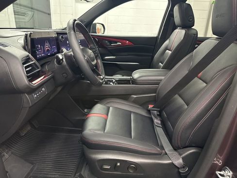 Used 2025 Chevrolet Traverse RS w/ LPO, Floor Liner Package image 18