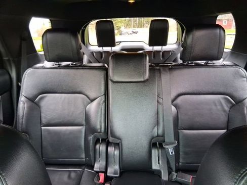 Used 2016 Ford Explorer XLT w/ Equipment Group 202A image 19