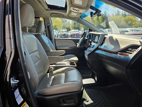 Used 2017 Toyota Sienna Limited Premium AWD/4WD image 9