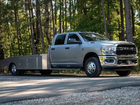 Used 2020 RAM 3500 Tradesman w/ Chrome Appearance Group RWD image 3