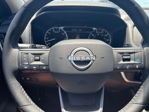 Used 2025 Nissan Rogue SV FWD image 30