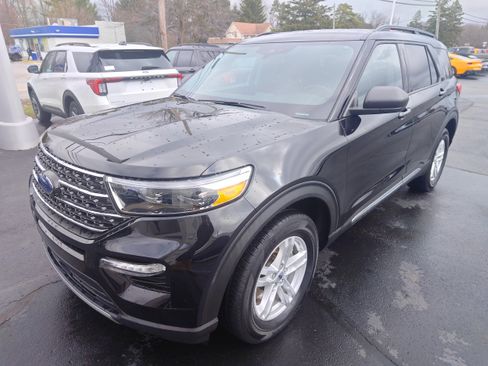 Used 2023 Ford Explorer XLT w/ Equipment Group 202A AWD/4WD image 3