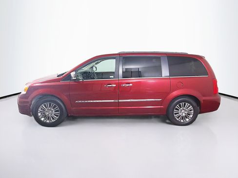 Used 2015 Chrysler Town & Country Touring-L w/ Driver Convenience Group FWD image 4