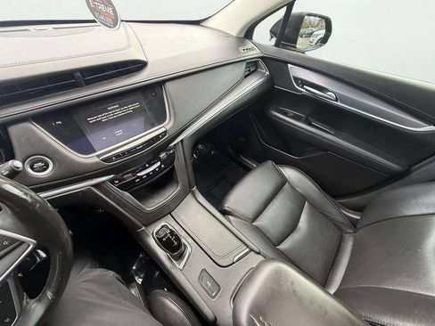 Used 2017 Cadillac XT5 Luxury w/ Driver Awareness Package image 18