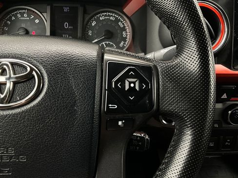 Used 2016 Toyota Tacoma TRD Sport image 38