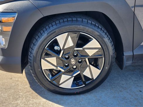 Used 2024 Hyundai Kona SEL w/ Convenience Package image 11