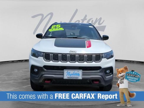 Used 2025 Jeep Compass Trailhawk AWD/4WD image 2