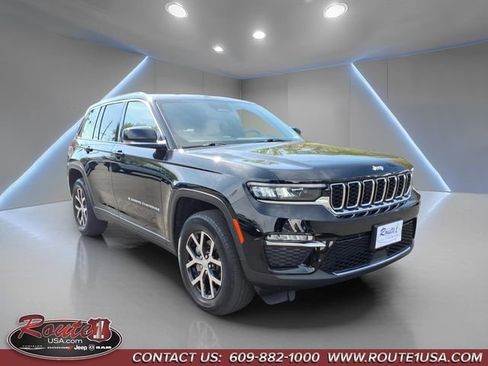 Used 2023 Jeep Grand Cherokee Limited AWD/4WD image 1