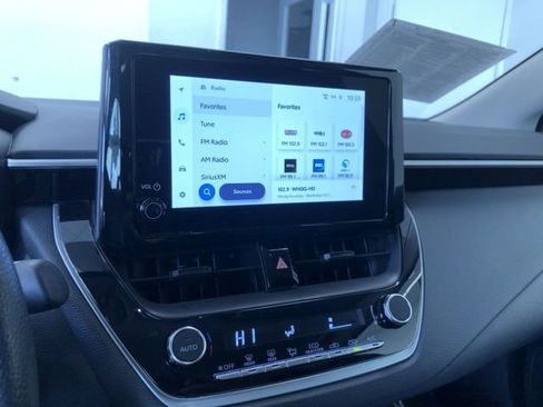 Certified 2024 Toyota Corolla LE image 28