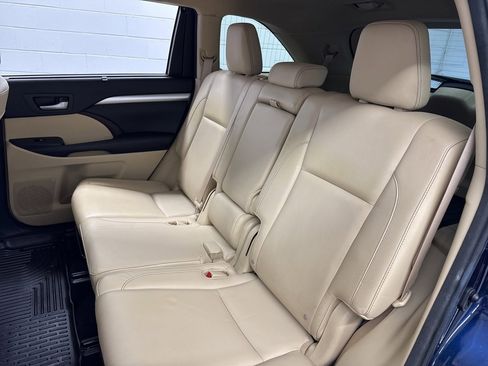 Used 2015 Toyota Highlander XLE image 41