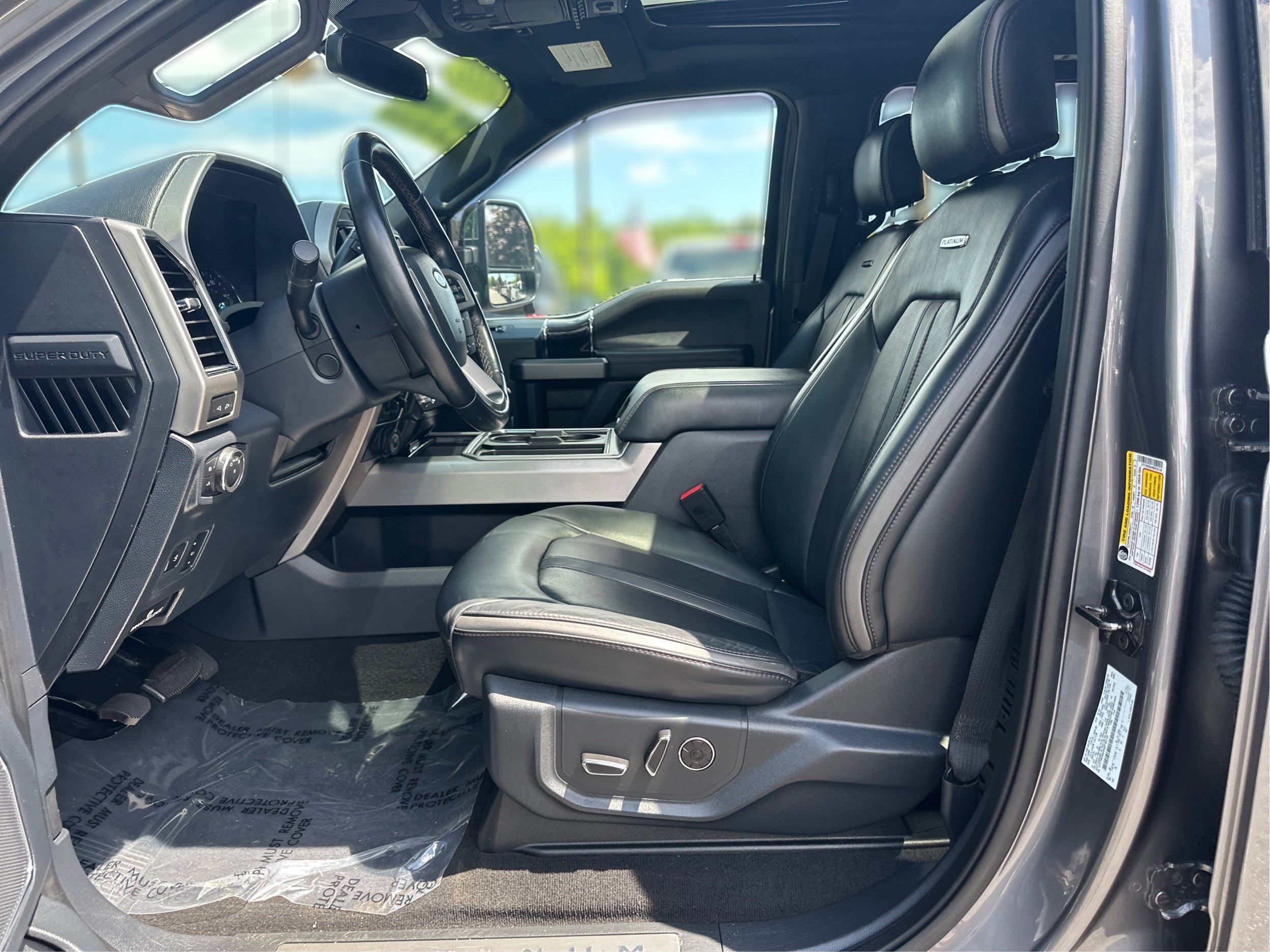 Used 2022 Ford F250 Platinum w/ FX4 Off-Road Package AWD/4WD image 11