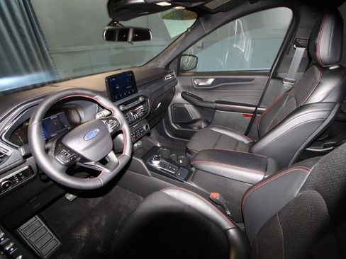 Used 2025 Ford Escape ST-Line Elite image 2